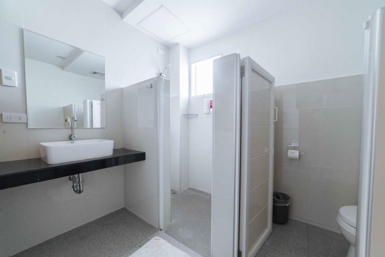 Reddoorz Premium @ Guadalupe Village Davao Exterior photo