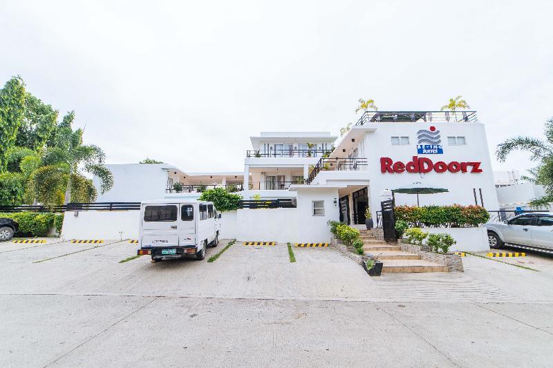 Reddoorz Premium @ Guadalupe Village Davao Exterior photo